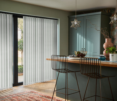 files/ARENA-2024-SHANTUNG_WHITE-VERTICAL_BLINDS-KITCHEN-01.jpg